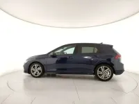 Usata VW Golf VIII R-line 131 CV (96 kW) 2023 Atlantic blue metallizzato Berlina