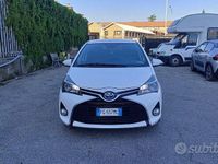 Usata Toyota Yaris Hybrid Active 73 CV (53 kW) 2016 Bianco Berlina