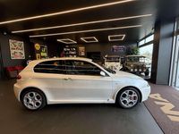 Usata Alfa Romeo 147 GTA 252 CV (185 kW) 2004 Bianco nuvola Utilitaria