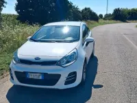 Usata Kia Rio 75 CV (55 kW) 2015 Bianco Berlina