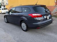 Usata Ford Focus 105 CV (77 kW) 2014 Blu Berlina