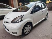 Usata Toyota Aygo Active 68 CV (50 kW) 2012 Bianco Utilitaria
