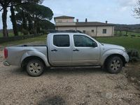 Usata Nissan Navara 174 CV (127 kW) 2005 Grigio Pick-up