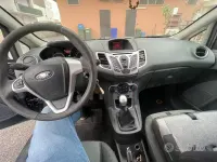 Usata Ford Fiesta 68 CV (50 kW) 2010 Grigio Berlina
