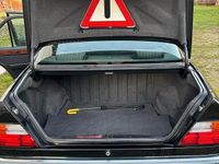 Usata Mercedes E200 122 CV (89 kW) 1991 Nero Berlina