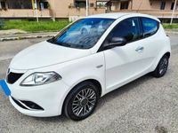 Usata Lancia Ypsilon Gold 69 CV (50 kW) 2019 Bianco Utilitaria