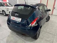 Usado Lancia Ypsilon 69 HP (50 kW) 2015 Verde Citadino