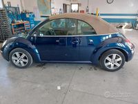 Usata VW New Beetle 105 CV (77 kW) 2006 Blu Utilitaria