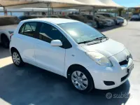 Usata Toyota Yaris Sol 69 CV (50 kW) 2009 Bianco Utilitaria