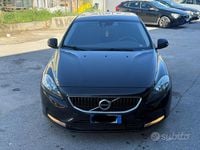 Usata Volvo V40 Momentum 119 CV (87 kW) 2017 Nero Berlina