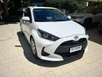 Usata Toyota Yaris Hybrid Active 92 CV (67 kW) 2025 Bianco Berlina