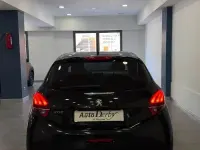Usata Peugeot 208 Signature Sky 120 CV (88 kW) 2019 Nero Utilitaria