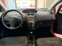 Usata Toyota Yaris Sol 69 CV (50 kW) 2009 Rosso Utilitaria
