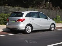 Käytetty Mercedes B180 109 HP (80 kW) 2018 Hopea Tila-auto
