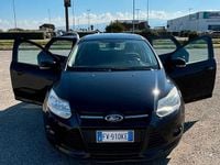 Begagnad Ford Focus 105 HK (77 kW) 2013 Svart Kombi