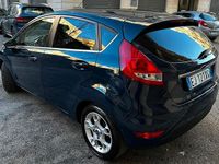 Usata Ford Fiesta Titanium 71 CV (52 kW) 2012 Blu Berlina