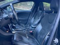 Usata Volvo V40 R-Design Kinetic 190 CV (139 kW) 2015 Nero Berlina