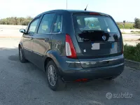 Usata Lancia Musa Gold 95 CV (69 kW) 2011 Grigio Monovolume
