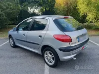 Usata Peugeot 206 75 CV (55 kW) 2000 Grigio Utilitaria