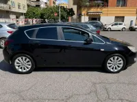 Usata Opel Astra Cosmo 110 CV (80 kW) 2010 Nero Berlina