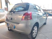 Usata Toyota Yaris 90 CV (66 kW) 2007 Grigio Utilitaria