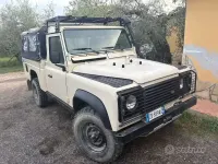 Usata Land Rover Defender 86 CV (63 kW) 1990 Beige SUV