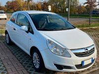 Usata Opel Corsa Edition 75 CV (55 kW) 2011 Bianco Berlina