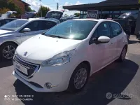 Usata Peugeot 208 Active 68 CV (50 kW) 2013 Bianco Utilitaria
