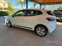 Usata Renault Clio V Business 100 CV (73 kW) 2021 Bianco Berlina