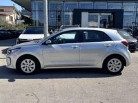 Usado Kia Rio Active 84 HP (61 kW) 2018 Cinzento Sedan