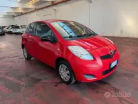 Usata Toyota Yaris Sol 69 CV (50 kW) 2009 Rosso Utilitaria