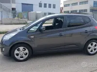 Usata Kia Venga 90 CV (66 kW) 2012 Grigio Utilitaria