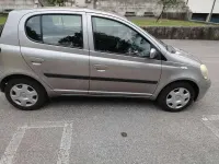 Usata Toyota Yaris 75 CV (55 kW) 2004 Grigio Utilitaria