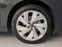 Usata VW Golf VIII Style 131 CV (96 kW) 2024 Grigio Berlina