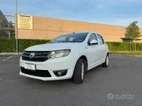 Usata Dacia Sandero Lauréate 75 CV (55 kW) 2014 Bianco Berlina