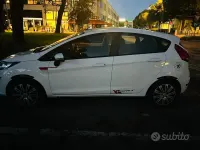 Usata Ford Fiesta 68 CV (50 kW) 2009 Bianco Utilitaria