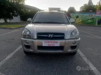 Usata Hyundai Tucson Active 140 CV (102 kW) 2006 Grigio SUV