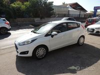 Usata Ford Fiesta Business Edition 75 CV (55 kW) 2014 Bianco pastello Utilitaria