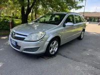 Usata Opel Astra Cosmo 101 CV (74 kW) 2007 Grigio Berlina