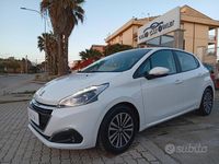 Usata Peugeot 208 Active 102 CV (75 kW) 2019 Bianco Utilitaria