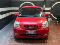 Używany Kia Picanto 75 KM (55 kW) 2007 Czerwony Hatchback