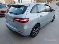 Käytetty Mercedes B180 AMG Line Premium 116 HP (85 kW) 2023 Harmaa Tila-auto
