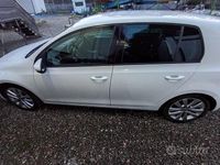 Usata VW Golf VI 105 CV (77 kW) 2011 Bianco Utilitaria