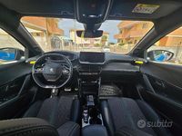 Usata Peugeot 208 GT 101 CV (74 kW) 2022 Blu/azzurro Utilitaria