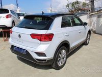 Usata VW T-Roc Style 117 CV (86 kW) 2020 Grigio chiaro SUV