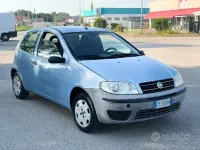 Usata Fiat Punto Dynamic 60 CV (44 kW) 2005 Bluazzurro Utilitaria