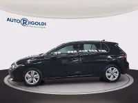 Usata VW Golf VIII Life 116 CV (85 kW) 2025 Grenadill black metallizzato Berlina