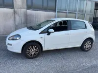Usata Fiat Punto Lounge 69 CV (50 kW) 2015 Bianco Utilitaria
