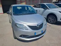 Usata Lancia Ypsilon Gold 69 CV (50 kW) 2017 Grigio Utilitaria