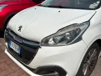 Usata Peugeot 208 81 CV (59 kW) 2015 Bianco Utilitaria